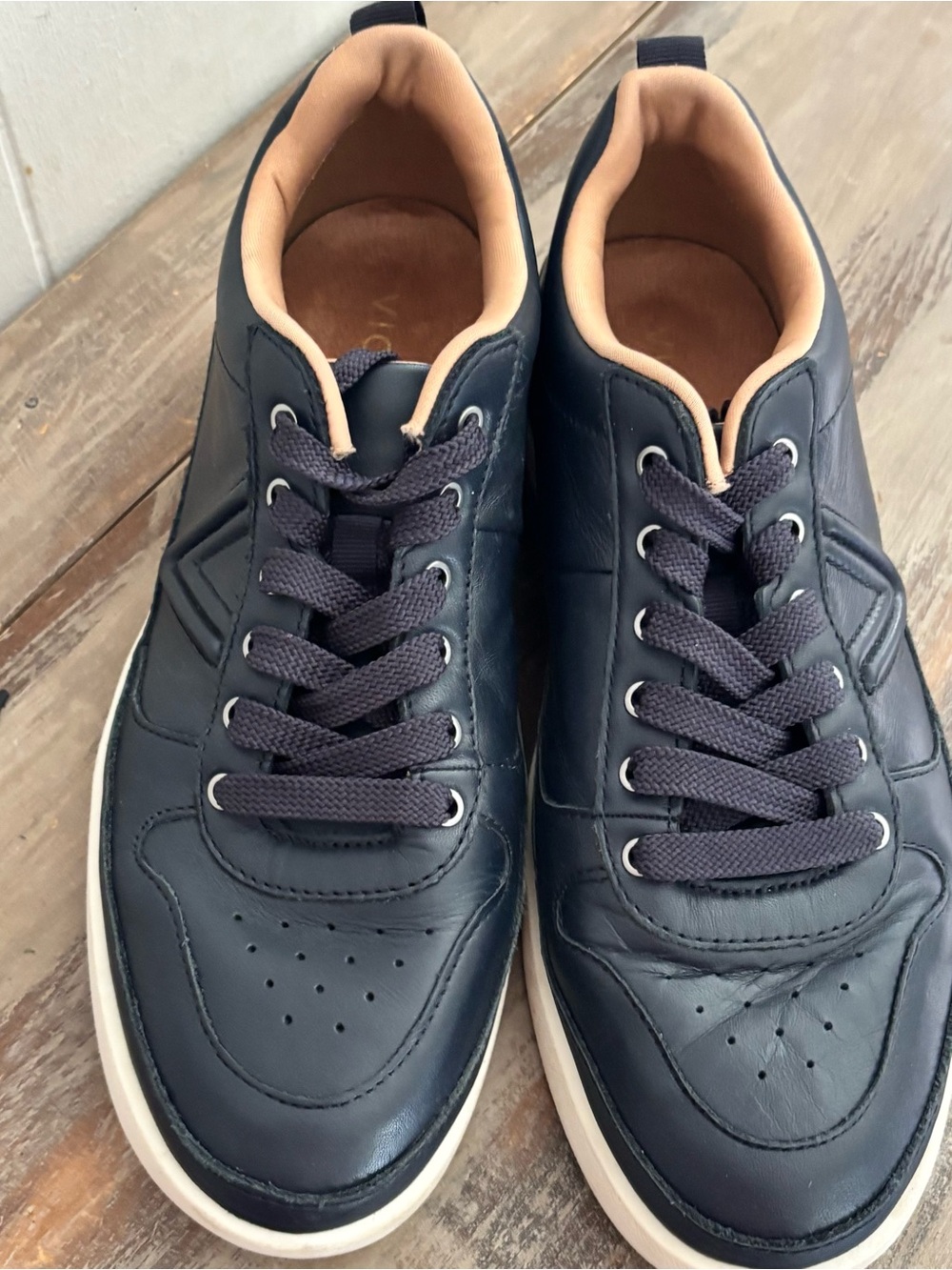 Vionic Elise Women's Leather Casual Comfort Sneakers Size 9 Gently Used - Picture 4 of 7